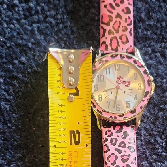 Hello Kitty Pink Leopard Pattern Watch - Picture 8 of 8